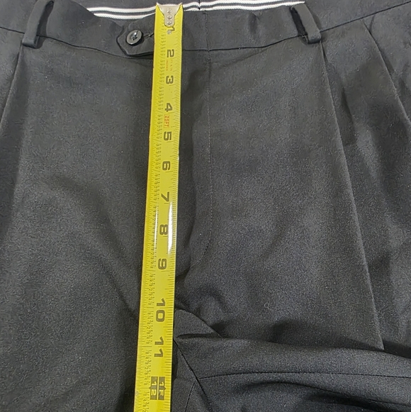 Jos. A. Bank Black Pleat Front Men's Traveler Shorts - Picture 5 of 5